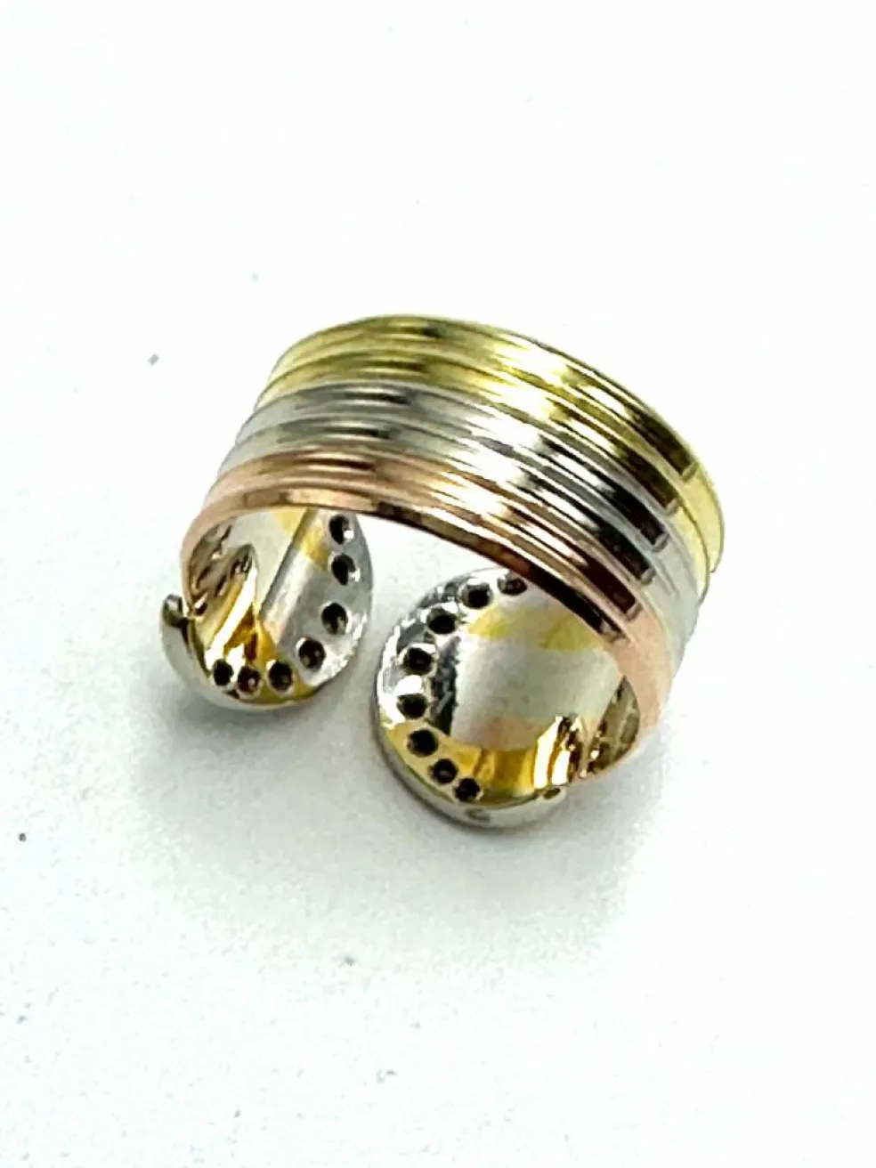 Bague en or tricolore, avec diamants