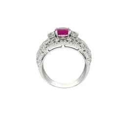 Bague en or vintage certifiée sans chaleur avec diamants et rubis de Birmanie gravés
