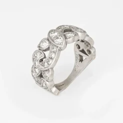 Bague en platine à demi-bande de diamants