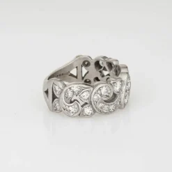 Bague en platine à demi-bande de diamants