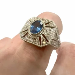 Bague en platine au design Art Déco avec diamants et saphirs