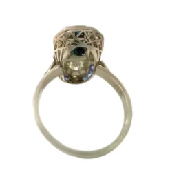 Bague en platine au design Art Déco avec diamants et saphirs