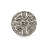 Bague en platine avec diamant central et diamants environnants