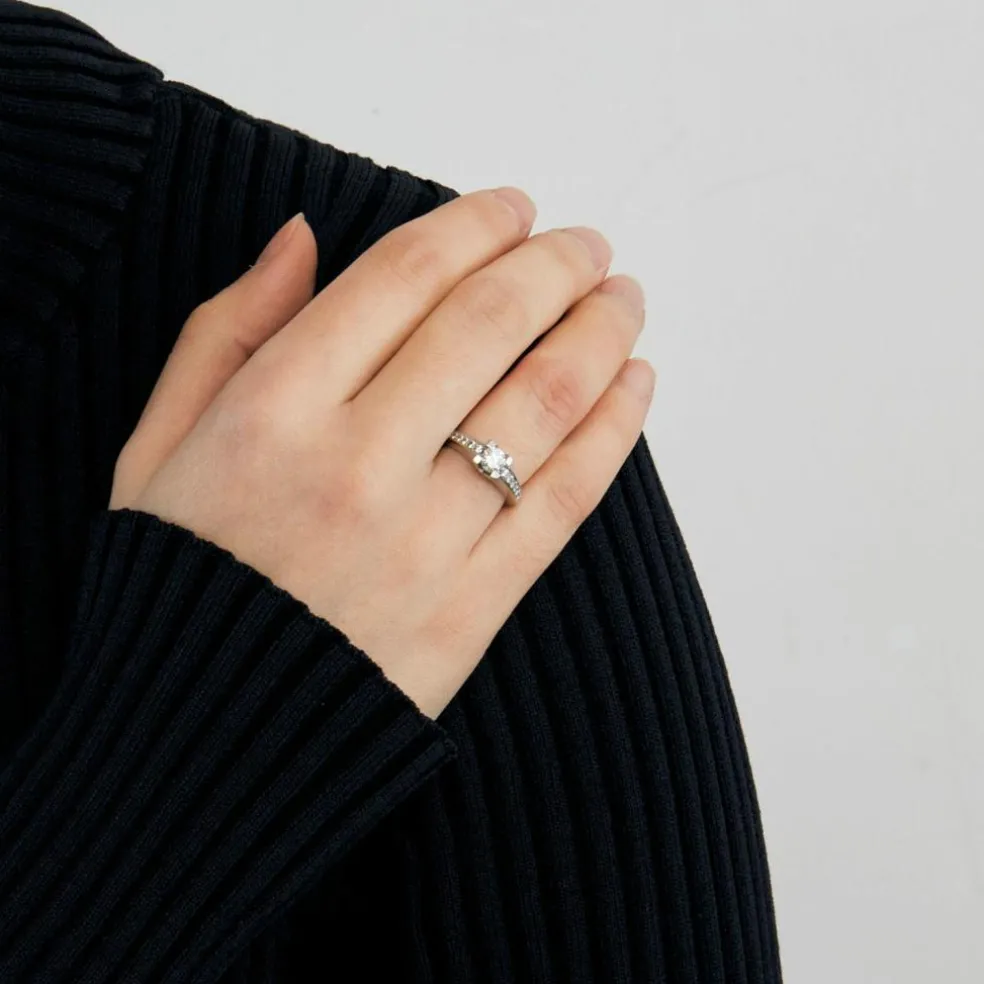 Bague en platine avec diamants