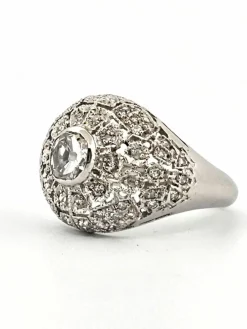 Bague en platine avec diamant Old Mine et diamants environnants