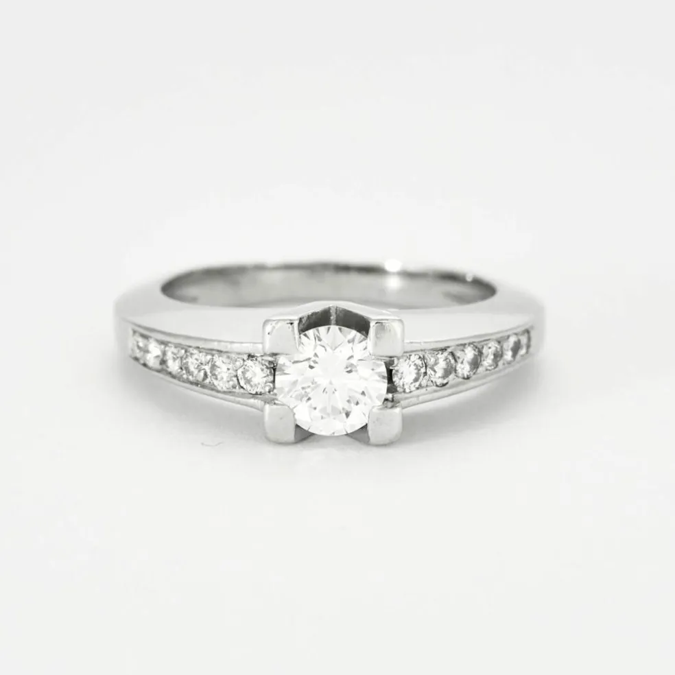 Bague en platine avec diamants
