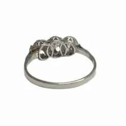 Bague en platine avec diamants