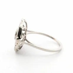 Bague en platine avec diamant central et diamants environnants
