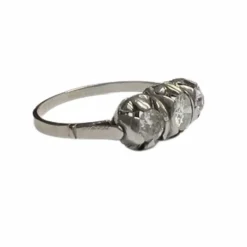 Bague en platine avec diamants