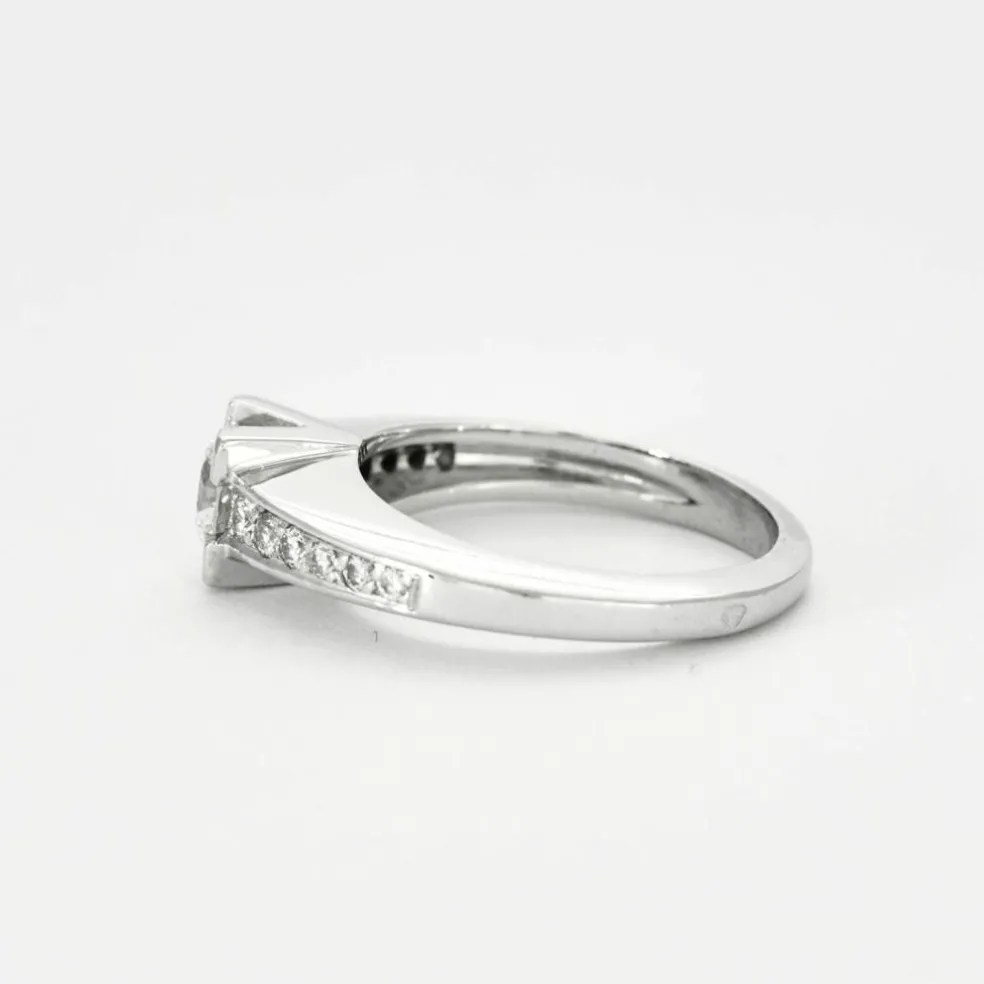 Bague en platine avec diamants