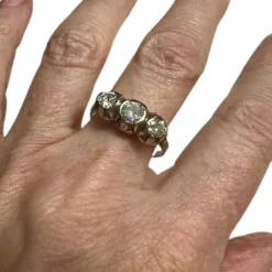 Bague en platine avec diamants