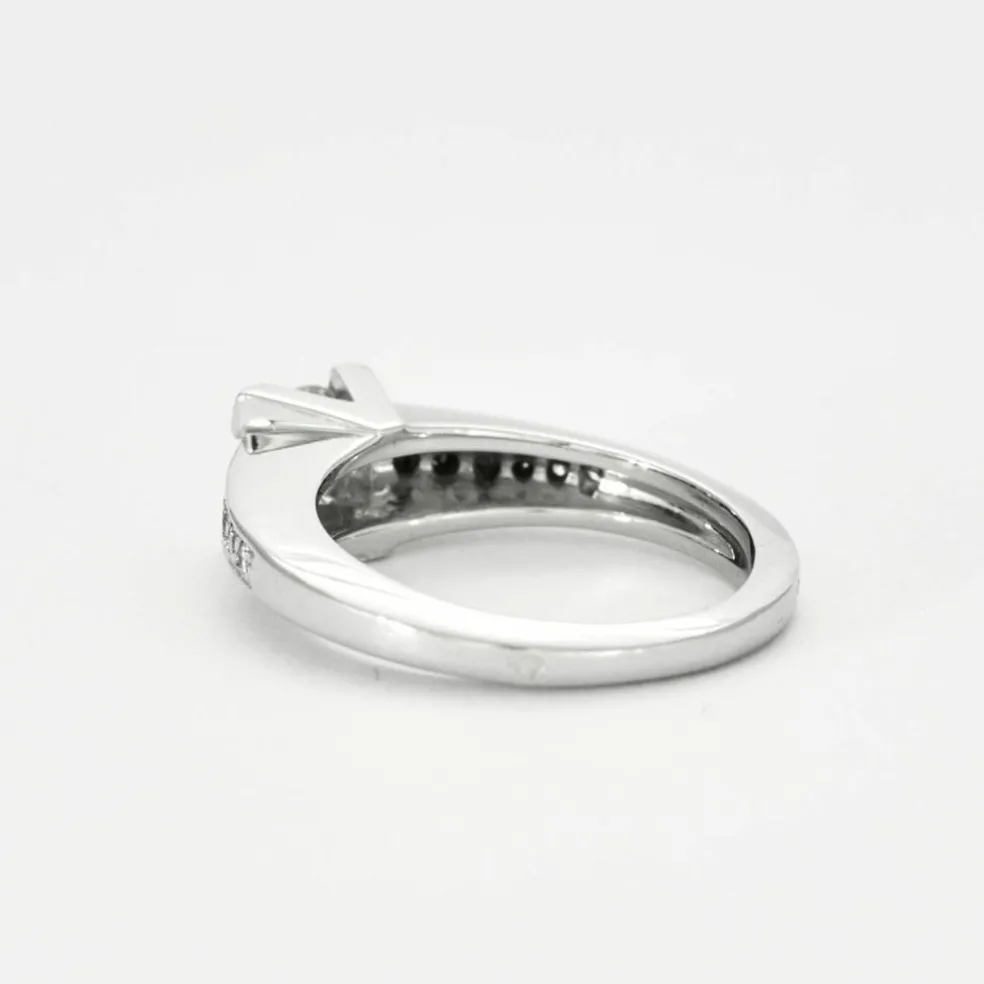 Bague en platine avec diamants