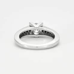 Bague en platine avec diamants