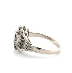 Bague en platine avec diamant central et diamants environnants