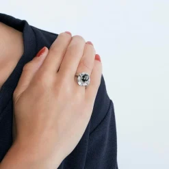Bague en platine avec doublet saphir et petits diamants