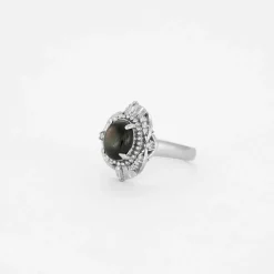 Bague en platine avec doublet saphir et petits diamants
