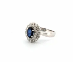 Bague en platine avec saphir central et diamants