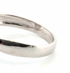 Bague en platine avec saphir central et diamants