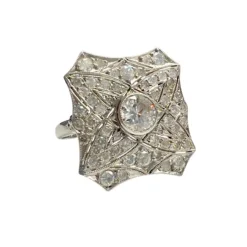Bague en platine de style Art Déco avec diamants
