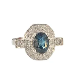 BAGUE EN PLATINE DE STYLE ART DÉCO AVEC DIAMANTS DE 0,38 ct ET SAPHIR DE 1,05 ct