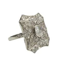 Bague en platine de style Art Déco avec diamants