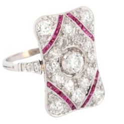 Bague en platine, diamants et rubis rectangulaire