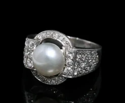 Bague en platine, diamants et perle fine Art Déco