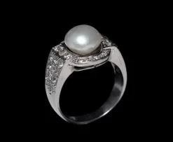 Bague en platine, diamants et perle fine Art Déco