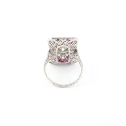 Bague en platine, diamants et rubis rectangulaire