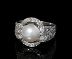 Bague en platine, diamants et perle fine Art Déco