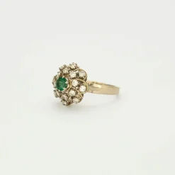 Bague en platine et or gris diamants et émeraude
