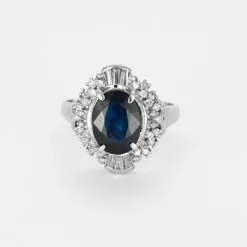 Bague en platine, saphir et diamants