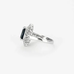 Bague en platine, saphir et diamants