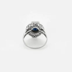 Bague en platine, saphir et diamants