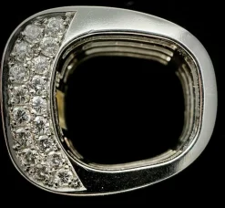 Bague en platine serti d'un diamant jaune taille radiant de 3,28 carats