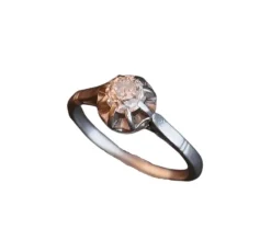 Bague en Platine sertie d'un Diamant.