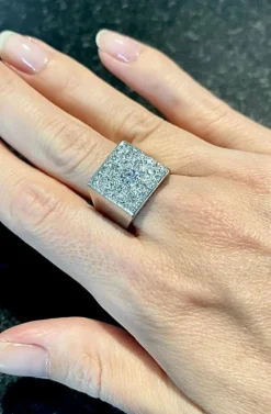 Bague en platine style chevalière