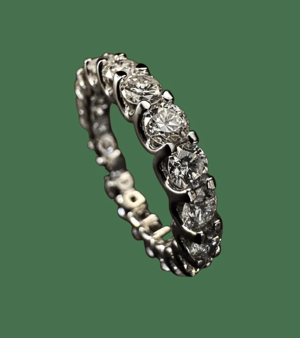 Bague entière en or avec diamants de 3 ct.