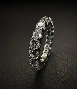 Bague entière en or avec diamants de 3 ct.