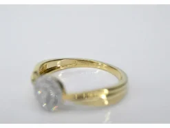 Bague entourage en or avec diamants