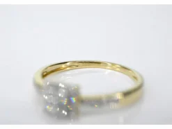 Bague entourage en or avec diamants