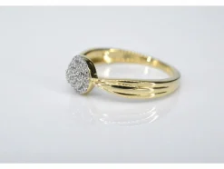 Bague entourage en or avec diamants