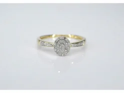 Bague entourage en or avec diamants