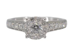 Bague entourage en or blanc avec diamants