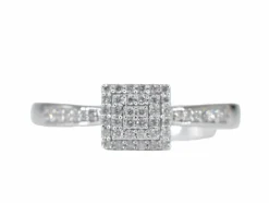 Bague entourage en or blanc avec diamants