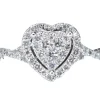 Bague entourage en or blanc en forme de cœur avec diamants