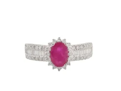 Bague entourage en or blanc, rubis et diamants