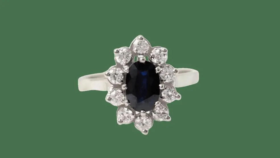 Bague entourage en or blanc, saphir et diamants