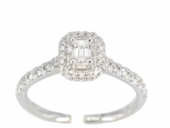 Bague entourage en or blanc avec diamants taille brillant et baguette