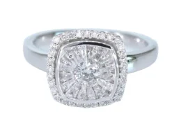 Bague entourage en or blanc avec diamants